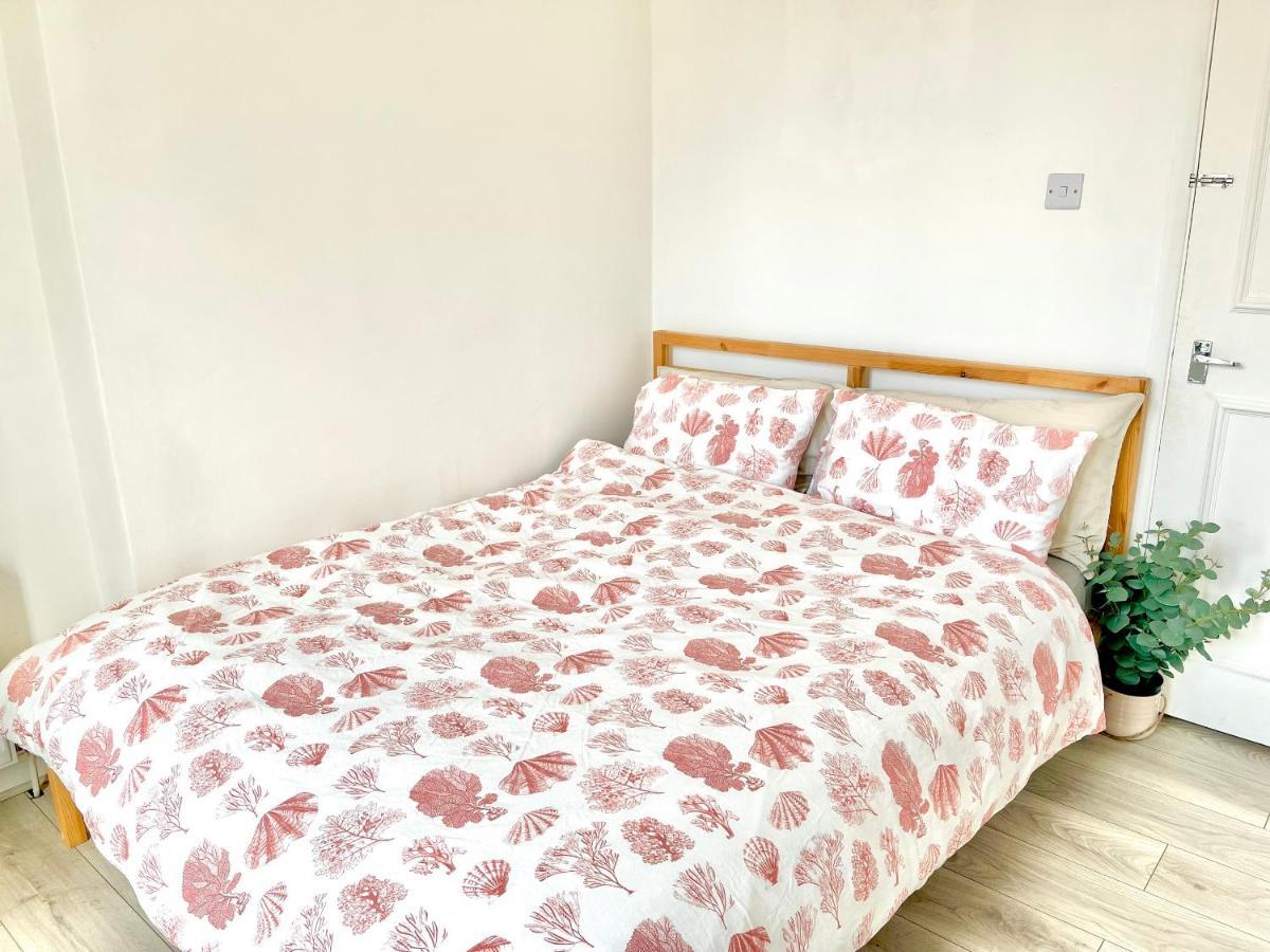 לונדון Archway Station Big Bedroom Flat מראה חיצוני תמונה