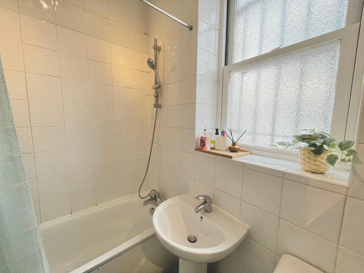 לונדון Archway Station Big Bedroom Flat מראה חיצוני תמונה